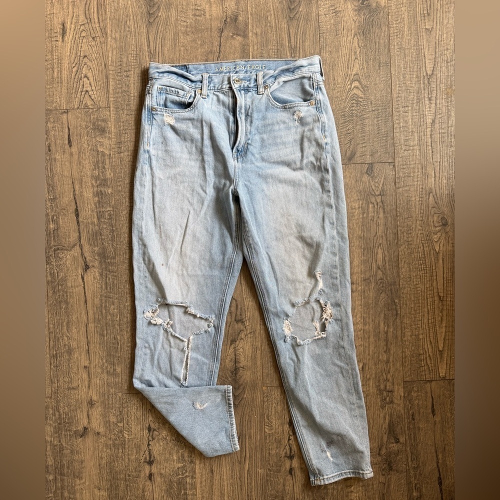 American Eagle Distressed Mom Jean- Size 8